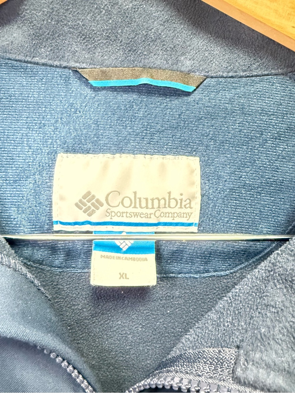 Columbia Men’s Dark Blue Full-Zip Jacket - Picture 3 of 10
